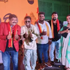 Thumbs up with the whole crew after a successful show. Teamwork makes every event a success.