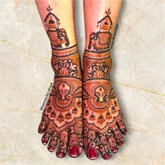 Your bridal look is complete with beautifully adorned feet. This royal design features intricate details with Ganesha motifs at the center, surrounded by jhumka patterns and elephants on the ankles.