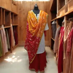 Colors, laughter, and endless memories. This is my go-to recommendation for a stylish and practical Holi outfit.