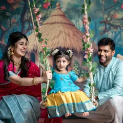 A perfect family portrait. It was so much fun creating this look for Aditi and her beautiful family for this special photoshoot.