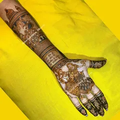 Celebrating a love as timeless as Radha and Krishna. I truly enjoy bringing these divine figures to life in my mehendi, surrounded by graceful peacocks and palace scenery.