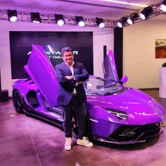 It was a privilege to cater the launch of the last naturally aspirated V12 Lamborghini, the Aventador Ultimae. Posing with this purple beast was a highlight of an event celebrating automotive history.