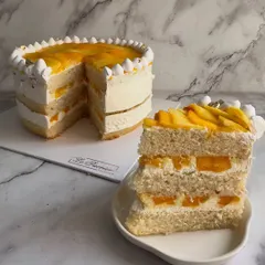 Here is a look inside my bestselling Mango Vanilla Cake. You can see the layers of light vanilla sponge, fresh mango chunks, and delicate cream that make every bite a taste of pure sunshine.