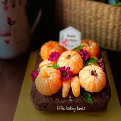 Look how beautiful this rich chocolate orange cake is. I use whole wheat flour and top it with fresh, vibrant oranges for a stunning look and a zesty flavour. It’s a perfect centerpiece for any birthday celebration.