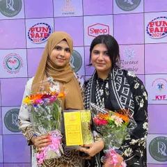 Feeling grateful for the love and recognition from my community. Here I am with a fellow influencer, holding our bouquets and awards after being felicitated at the Khatri Youth Foundation Funfair.