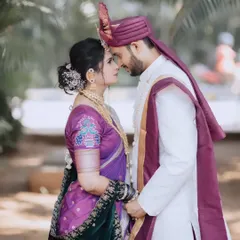 A beautiful, candid moment between a Maharashtrian bride and groom. I create looks that are not only stunning in photos but also comfortable and long-lasting, allowing you to enjoy every moment of your wedding day.