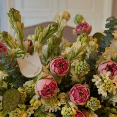 My Diwali deliveries have begun. This arrangement features the intoxicating fragrance of rajnigandha (tuberose) paired with delicate pink lotus buds, a classic combination for the festival of lights.
