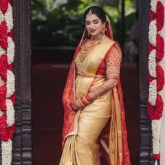 This is a quintessential South Indian muhurtham look. I created a flawless base with a bold red lip for Supritha, which stands out beautifully against her golden silk saree and traditional jewellery. The detailed bridal braid completes this timeless look.