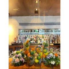 A fresh and zesty bar decoration for a summer birthday party. We filled tall glass vases with citrus fruits like lemons and oranges, interspersed with bright floral arrangements, to create a vibrant and cheerful atmosphere.