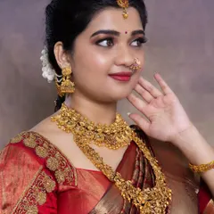 I am incredibly proud of my students' work. This stunning South Indian bridal look was created by one of my mentees, showcasing the pro-level skills and confidence they gain through my training program.
