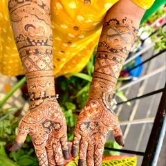 A beautiful and intricate baby shower mehendi for Aishwarya, featuring a portrait of the sleeping baby Subramanya Swamy, as requested by the mom-to-be.