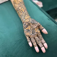 Another angle of the bride's sister's mehendi, showing the detailed work on the palm and fingers.