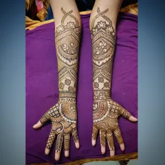 A clear top-down view of a symmetrical bridal design. You can see the groom's name 'Tejas' neatly written on the wrist, a personal touch I love to add.