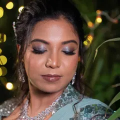 For my architect bride Shriya, we went for a fun, shade-shifting intense smokey eye for her reception. This look shows that glam can still be elegant. The focus was on creating a statement with her eyes, paired with a glossy nude lip and flawless skin that glowed under the evening lights.
