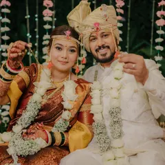 The exchange of varmala garlands is a moment of acceptance and joy. Here, Ekta and Eshant proudly display their garlands, smiling for the camera.