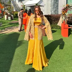 All set for a daytime wedding event in this beautiful yellow lehenga. I dress for the occasion to blend in perfectly with the theme of your celebration.