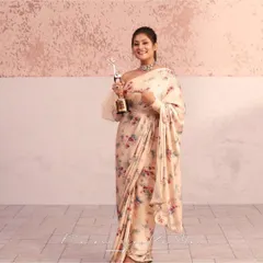 It was an honor to dress the lovely Amrutha Iyengar for the SIIMA awards. This custom floral satin saree with a contemporary off-shoulder blouse and a delicate pearl belt showcases a blend of modern glamour and classic grace.