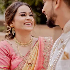 Capturing the pure joy of a bride on her wedding day. This candid moment showcases a soft, luminous glam I created for a beautiful Maharashtrian bride, letting her natural happiness shine through.