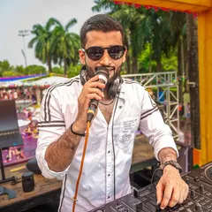 On the mic during the Holi bash at Hyatt Regency Kolkata. Interacting with the crowd is key to keeping the energy high during a long festival set.