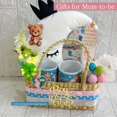 This "Boy or Girl" themed baby shower basket is designed for the parents-to-be. It features matching mugs, a soft moon-shaped cushion for the nursery, and a baby record book to capture precious memories.