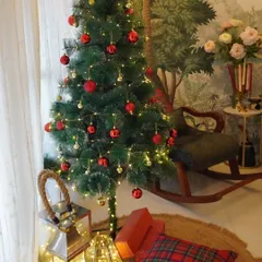 Christmas vibes are here. A close-up of my Christmas tree, decorated in classic red and gold, with a cozy lantern and gifts underneath.