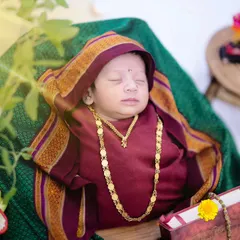 How cute is this 27-day-old little Rakumai? I offer traditional newborn photography themes, dressing them in beautiful, culturally significant attire.