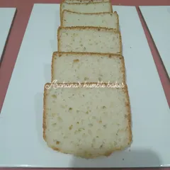 Perfectly even slices of my homemade yeast-free sandwich bread. The texture is soft and ideal for making everything from simple toast to elaborate sandwiches for your family.