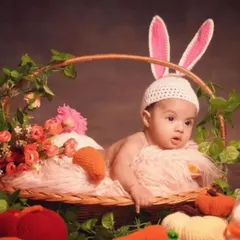 A client's adorable baby photoshoot featuring my bunny ear set, carrot, and pumpkin amigurumi props. It's amazing to see my creations as part of such special memories.
