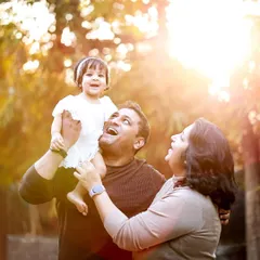 There is nothing more beautiful than pure, unfiltered joy. During my outdoor family sessions, I focus on capturing these candid moments of laughter and connection, backlit by the beautiful golden hour sun.