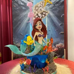 Bringing the underwater world of 'The Little Mermaid' to life was such a joy! This display cake, created for the India Bake Show, features hand-sculpted figures of Ariel, Flounder, and Sebastian amidst a vibrant coral reef. It’s a perfect example of how I can turn a beloved story into an edible masterpiece.