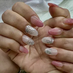 A classic pink and white ombré set with a twist. I added chunky silver glitter on accent nails for a pop of sparkle.
