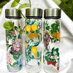 My mom painted these beautiful Borosil water bottles with incredible detail. Featuring lemons, mixed fruits, and her favorite hydrangeas, these are a true work of art for your kitchen.