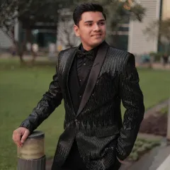 This is what I call main character energy. One of my clients looking absolutely dapper in a black sequin tuxedo for his engagement. It’s the perfect blend of classic tailoring and modern sparkle, made for celebrating under the lights.