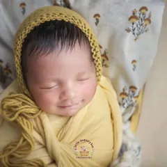 That little sleepy smile just melts my heart. Capturing these fleeting expressions is my favorite part of a newborn session. This little one is dreaming sweet dreams in a warm yellow wrap.