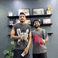 It was a huge moment for me to finally get to groom Vivian Divine, the OG of Indian Hip-Hop. I provide on-site and backstage grooming for musicians and artists before their shows and video shoots, making sure they are ready to hit the stage.
