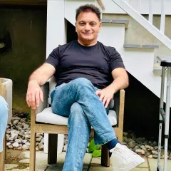 Relaxing at a family home in New Jersey on the first day of a trip to the USA. Spending time with loved ones is the best way to recharge.