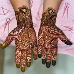 An elegant design for a guest or bridesmaid, featuring elephant and lotus motifs on the palm with a lighter, more open pattern.