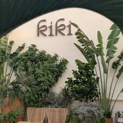 Here’s a sneak peek of the green vibe we created for Kiki in Pune. The combination of large-leafed tropical plants against the clean white wall makes for a perfect, Instagrammable backdrop.