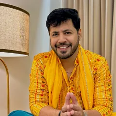 A relaxed and welcoming pose. My style is approachable and friendly, just like my hosting.