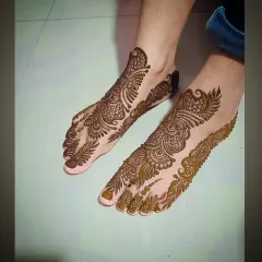 An intricate Arabic-style mehandi design for the feet. The pattern flows beautifully from the toes up the side of the foot.