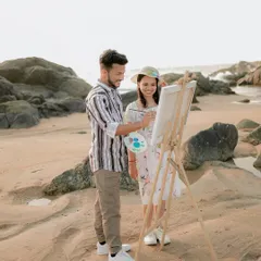 A wider view of the painting setup on the beach. This shows how we can incorporate your hobbies and passions into your photoshoot.