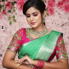 In my live demonstrations, I focus on details like creating the perfect eye makeup. Here you can see a vibrant pink and purple cut-crease eyeshadow look, a key technique for creating dramatic bridal styles.