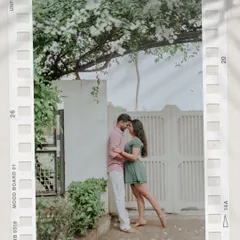 A romantic portrait of a couple framed by beautiful white flowers, creating a soft and dreamy pre-wedding photo.