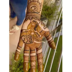 A beautiful portrait of a dancing bride in the center of the palm. The design is topped with a peacock and includes lotus details on the fingers.