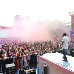 Sukhwinder Singh engages with the massive crowd at the Ranga Rang Holi event. Our stage and sound setup ensures the artist can connect with every member of the audience, no matter the size.