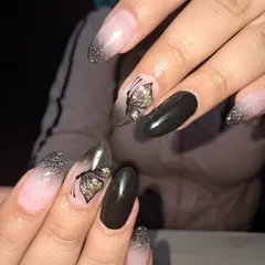 A beautiful and moody butterfly design. This set features a black and grey ombre with delicate, hand-painted butterflies that have a touch of gold glitter on their wings.