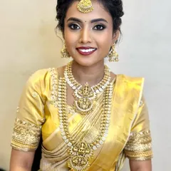 A close-up of Anju's classic muhurtham look. The HD makeup creates a flawless finish, while the soft eye makeup and bold lip enhance her features without overpowering them.
