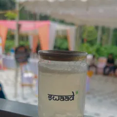 A refreshing welcome drink served in a custom-branded glass jar. It's a small touch that adds a professional and personalized feel to your event.