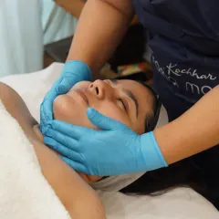 A relaxing facial massage is central to my treatments. My expert touch helps to improve circulation and relieve facial tension, leaving your skin looking refreshed and vibrant.