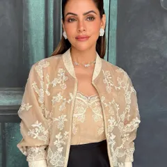 The founder of Roseroom, Isha, keeping it chic yet power-packed for a press release. Her go-getter attitude makes her the bossbabe that she is, and the makeup reflects that.